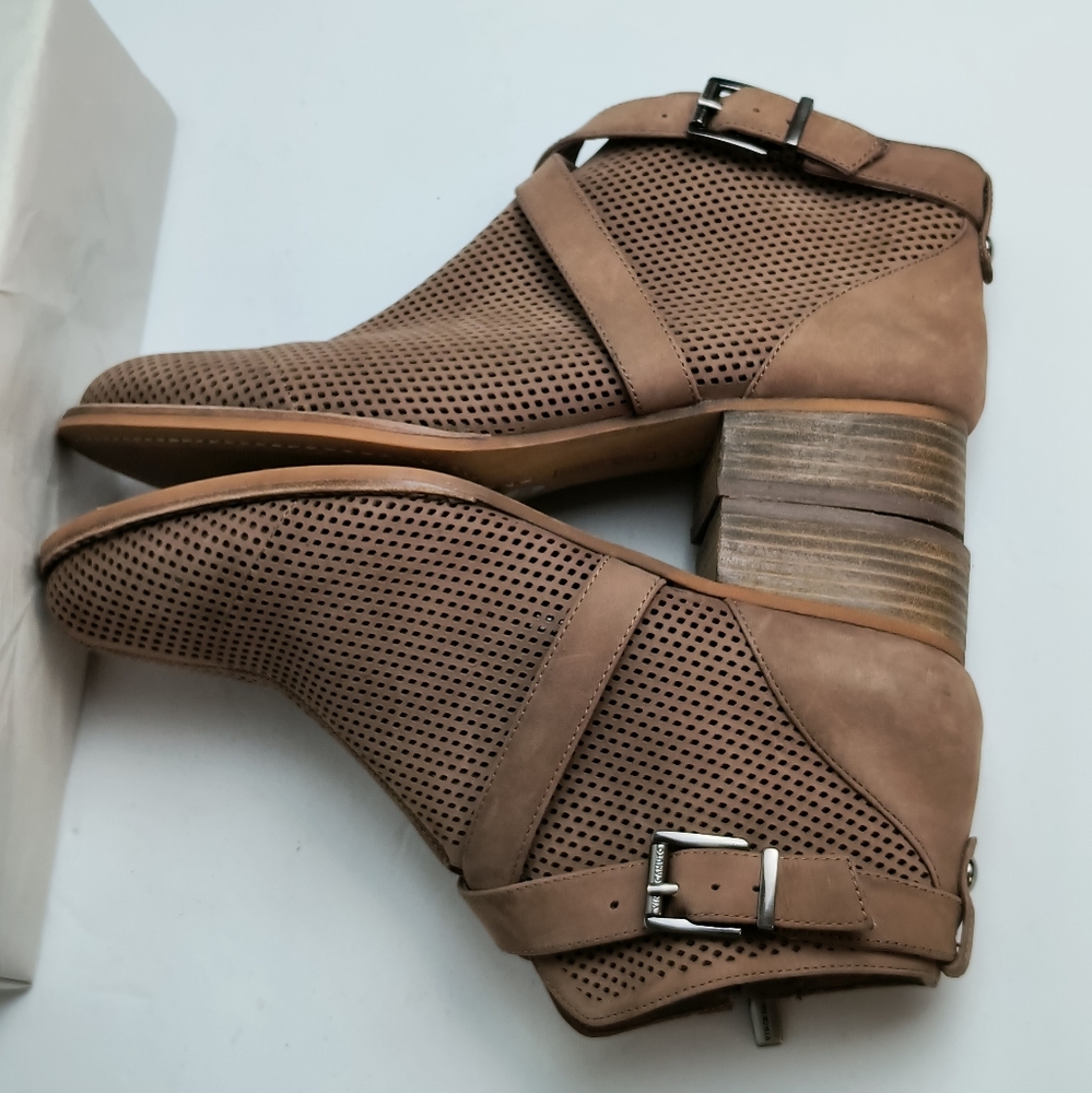 Vince Camuto Perforated Ankle Booties Almond Toe Women's Size 8.5M Tan - Picture 6 of 13